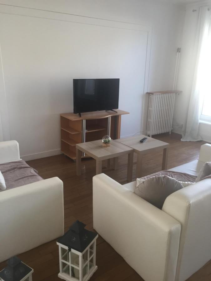 Appartement 1Er Etage Carignan Bagian luar foto